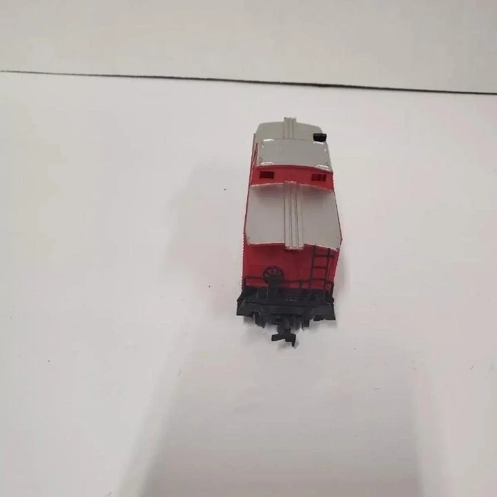Life-Like Santa Fe ATSF Four Window Caboose HO Scale No Box